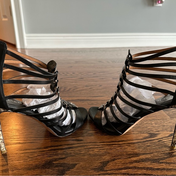 EUC COACH HEELS - Picture 3 of 7